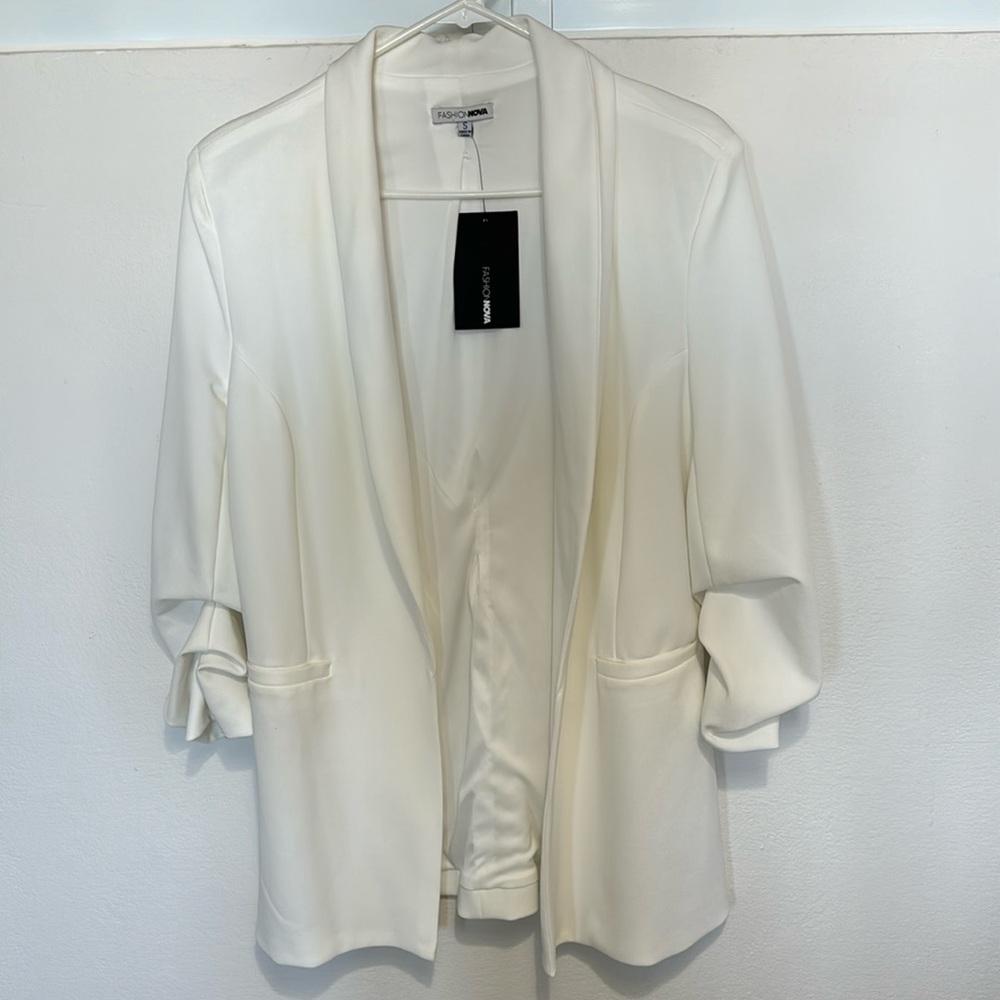 Light Cream Fashion Nova New Blazer Size Small- Runs Big